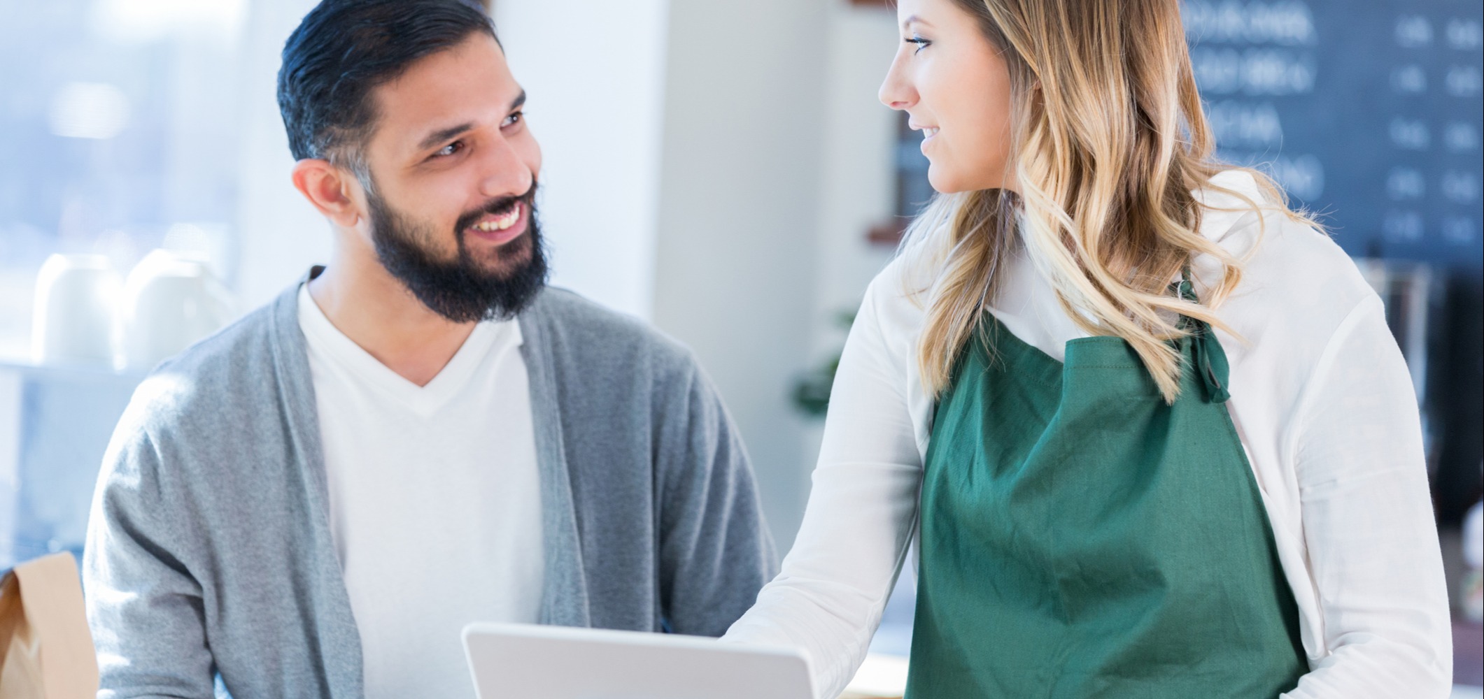 Bonnes pratiques pour maximiser l’adoption de nouvelles technologies en retail, hôtellerie et restauration